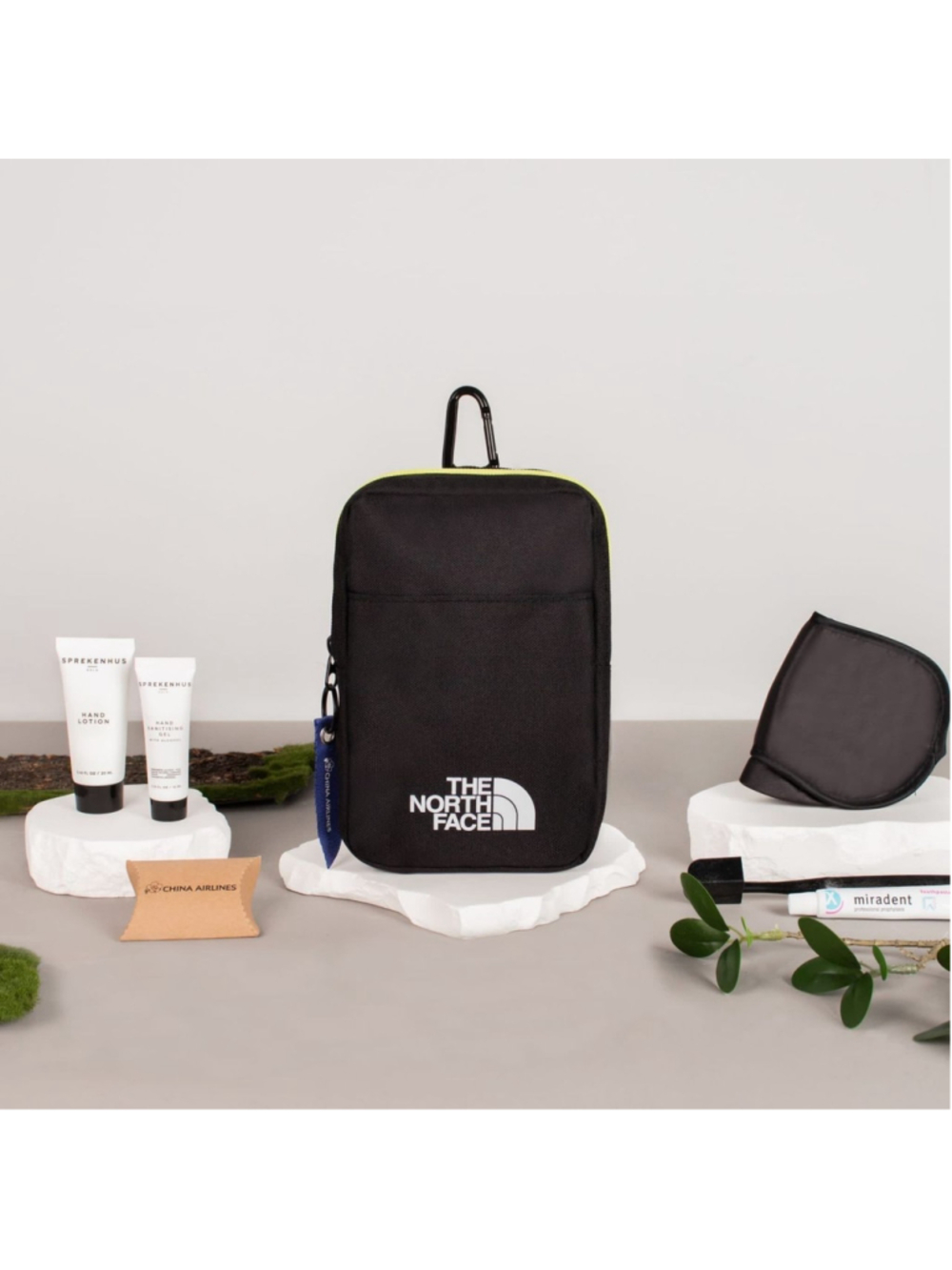 The North Face x China Airlines Toiletry Amenity Bag Black NEW FACTORY SEALED